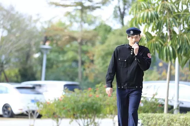 安保人員必須要使用對講機嗎？