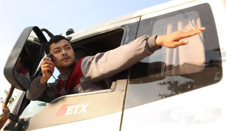 車載對(duì)講機(jī)使用地網(wǎng)天線可以降低駐波嗎？